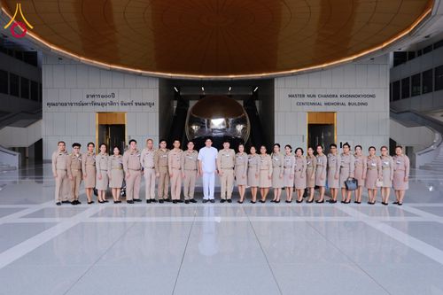 ภาพ No.311506:วันจันทร์ที่ 23 กุมภาพันธ์ พ.ศ. 2569 เปิดโลกทัศน์ผู้บริหารสถานศึกษายุคใหม่ เรียนรู้ต้นแบบการพัฒนาคนผ่านพลัง “บวร–V-Star” ผู้เข้ารับการพัฒนาตามโครงการ สพฐ. ศึกษาดูงานวัดพระธรรมกาย เสริมภาวะผู้นำคุณธรรมสู่การบริหารโรงเรียนอย่างยั่งยืน ณ อาคาร 100 ปี คุณยาย