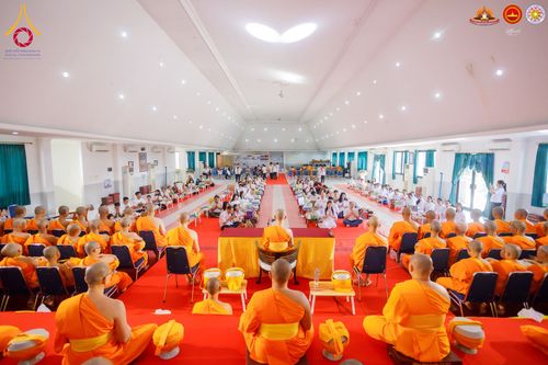 ภาพ No.283526:วันอาทิตย์ที่ 21 ธันวาคม  2568 พิธีบิณฑบาตฉลองสามเณรใหม่ ประเทศอินโดนีเซีย