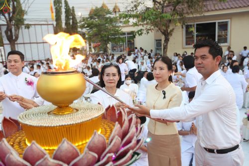 ภาพ No.297028:วันที่ 17 มกราคม พ.ศ. 2569 พิธีจุดประทีปถวายเป็นพุทธบูชา และบูชาธรรมมหาปูชนียาจารย์ (ภาพชุดที่ 2) ณ วัดโบสถ์บน ต.บางคูเวียง จ.นนทบุรี อนุสรณ์สถานลำดับที่ 4 สถานที่เกิดด้วยกายธรรม ในโครงการธรรมยาตรา กตัญญูบูชา มหาปูชนียาจารย์ พระมงคลเทพมุนี(สด จนฺทสโร) พร