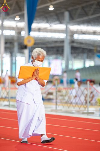 ภาพ No.86385:วันธรรมชัย ปีที่ 55 พิธีทอดผ้าป่ากฐินสมทบครั้งที่1, พิธีเจริญพุทธมนต์ ลูกนิมิตมหาสมบัติฯ พิธีจุดประทีป,พิธีฉลองชัยสวดมนต์บทธัมมจักกัปปวัตนสูตร วันอาทิตย์ที่ 27 สิงหาคม พ.ศ.2566 ณ สภาธรรมกายสากล / มหารัตนวิหารคด วัดพระธรรมกาย