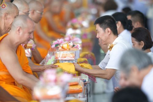 ภาพ No.348302:วันที่ 10 กันยายน พ.ศ.2569 พิธีสวดพระพุทธมนต์ และถวายภัตตาหารเป็นสังฆทาน เนื่องในวันครบ 26 ปี วันคล้ายละสังขาร คุณยายอาจารย์มหารัตนอุบาสิกาจันทร์ ขนนกยูง ณ หอฉันคุณยายอาจารย์ฯ วัดพระธรรมกาย