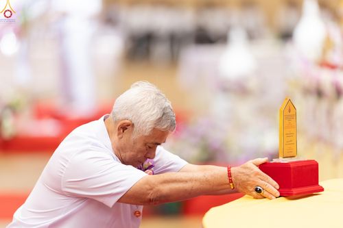 ภาพ No.311960:วันอังคารที่ 3 มีนาคม พ.ศ.2569 พิธีมอบโล่วัชรเกียรติยศ โครงการตอบปัญหาธรรมะทางก้าวหน้า ครั่งที่ 43, พิธีมอบโล่วัชรเกียรติยศ โครงการสอบตอบปัญหาศีลธรรม เพื่อสันติภาพโลก (World-Pec) ครั้งที่ 19 ณ สภาธรรมกายสากล วัดพระธรรมกาย