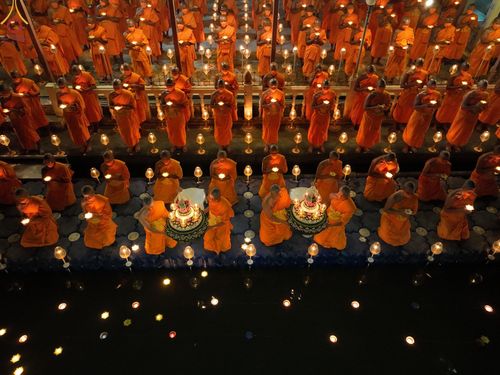 ภาพ No.73346:พิธีจุดประทีปถวายเป็นพุทธบูชา และบูชาธรรมมหาปูชนียาจารย์ ในโครงการธรรมยาตรากตัญญูบูชา มหาปูชนียาจารย์ พระมงคลเทพมุนี(สด จนฺทสโร) พระผู้ปราบมาร ปีที่ 11 ณ อนุสรณ์สถานลำดับที่ 4 สถานที่เกิดด้วยกายธรรม วัดโบสถ์ (บน) บางคูเวียง อ.บางกรวย จ.นนทบุรี วันที่ 21 