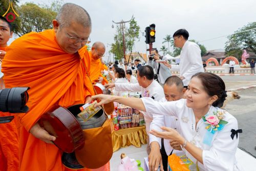 ภาพ No.310887:วันอาทิตย์ที่ 22 กุมภาพันธ์ พ.ศ. 2569 พิธีตักบาตรเเด่คณะพระภิกษุสงฆ์ 1,111 รูป จังหวัดน่าน หนึ่งในโครงการตักบาตรพระ 2,000,000 รูป 77 จังหวัดทั่วไทย ในวาระอันเป็นมงคลยิ่ง ครบรอบ 744 ปี นครน่าน สืบสานศรัทธา ทำบุญใหญ่ของเมืองน่าน ณ ข่วงเมือง วัดภูมินทร์ อำเ