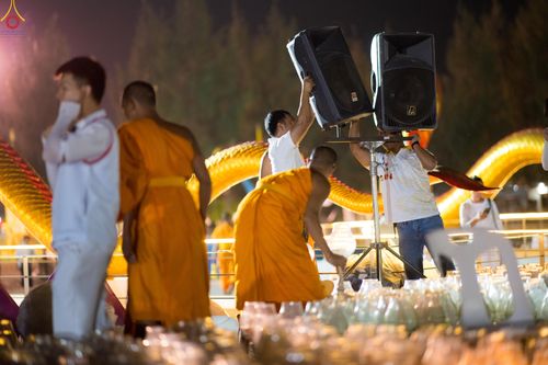 ภาพ No.306653:ภาพเบื้องหลังอาสาสมัครรวมใจ ชุดที่ 5 ในโครงการธรรมยาตรา กตัญญูบูชา มหาปูชนียาจารย์ พระมงคลเทพมุนี(สด จนฺทสโร) พระผู้ปราบมาร อนุสรณ์สถาน 7 แห่ง ปีที่ 14