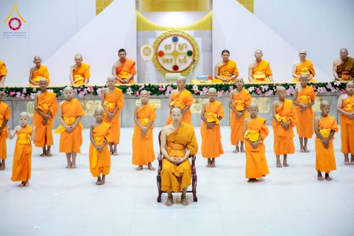 ภาพ No.317532:วันอาทิตย์ ที่ 29 มีนาคม พ.ศ.2569  พิธีปลงผม , พิธีขอขมามอบบาตรและผ้าไตร , พิธีบรรพชา ณ ศูนย์ปฏิบัติธรรมสมุทรปราการ จำนวน 42 รูป