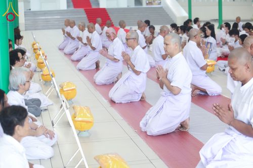 ภาพ No.298134:วันเสาร์ที่ 17 มกราคม พ.ศ. 2569 พิธีบรรพชาอุปสมบท โครงการอุปสมบทหมู่ บูชาธรรมครบ 117 ปี คุณยายอาจารย์มหารัตนอุบาสิกาจันทร์ ขนนกยูง  ณ อุโบสถพระไตรปิฎก วัดพระธรรมกาย