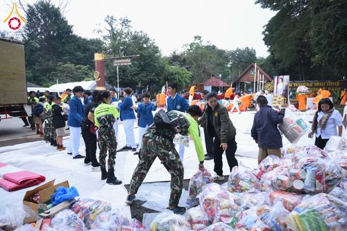 ภาพ No.285990:วันเสาร์ที่ 13 ธันวาคม พ.ศ.2568 พิธีตักบาตรพระภิกษุสามเณร 1,000 รูป ณ บริเวณหน้าอุทยานแห่งชาติเขาใหญ่ อำเภอปากช่อง จ.นครราชสีมา