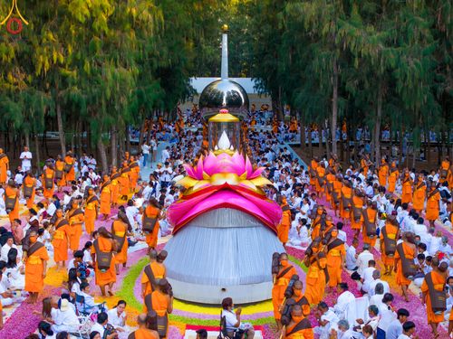 ภาพ No.105755:พิธีต้อนรับพระธรรมยาตรา ในโครงการธรรมยาตรากตัญญูบูชา มหาปูชนียาจารย์ พระมงคลเทพมุนี(สด จนฺทสโร) พระผู้ปราบมาร อนุสรณ์สถาน 7 แห่ง ปีที่ 12 วันที่ 3 มกราคม พ.ศ. 2567 ณ อนุสรณ์สถานโลตัสแลนด์ จ.สุพรรณบุรี