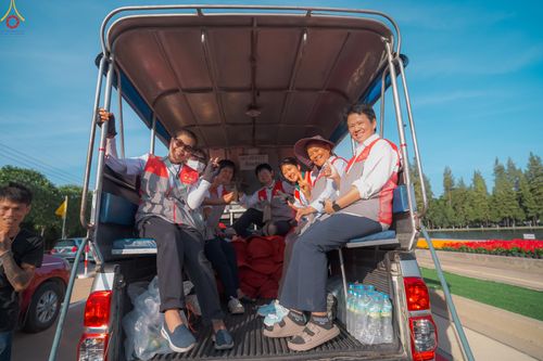 ภาพ No.295942:ภาพเบื้องหลังอาสาสมัครรวมใจ ชุดที่ 1 ในโครงการธรรมยาตรา กตัญญูบูชา มหาปูชนียาจารย์ พระมงคลเทพมุนี(สด จนฺทสโร) พระผู้ปราบมาร อนุสรณ์สถาน 7 แห่ง ปีที่ 14