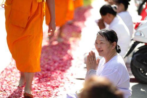 ภาพ No.287458:วันที่ 3 มกราคม พ.ศ. 2569 พิธีต้อนรับพระธรรมยาตรา ในโครงการธรรมยาตรา กตัญญูบูชา มหาปูชนียาจารย์ พระมงคลเทพมุนี(สด จนฺทสโร) พระผู้ปราบมาร อนุสรณ์สถาน 7 แห่ง ปีที่ 14 ณ อนุสรณ์สถานมหาวิหารพระมงคลเทพมุนี (โลตัสแลนด์) อ.สองพี่น้อง จ.สุพรรณบุรี