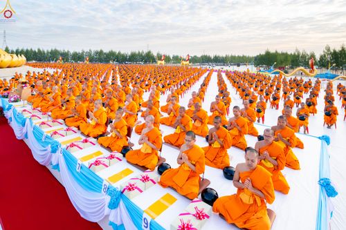 ภาพ No.302512:วันที่ 24 มกราคม พ.ศ. 2569 พิธีตักบาตรพระธรรมยาตรา ณ อนุสรณ์สถานลำดับที่ 5 สถานที่เผยแผ่วิชชาธรรมกายครั้งแรก อนุสรณ์สถานบางปลา วัดบางปลา อำเภอบางเลน จังหวัดนครปฐม ในโครงการธรรมยาตรา กตัญญูบูชา มหาปูชนียาจารย์ พระมงคลเทพมุนี(สด จนฺทสโร) พระผู้ปราบมาร อนุส
