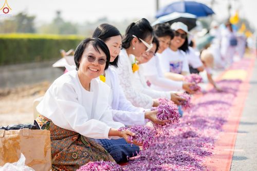 ภาพ No.299345:วันที่ 18 มกราคม พ.ศ. 2569 พิธีต้อนรับพระธรรมยาตรา ณ อนุสรณ์สถานลำดับที่ 5 สถานที่เผยแผ่วิชชาธรรมกายครั้งแรก อนุสรณ์สถานบางปลา วัดบางปลา อำเภอบางเลน จังหวัดนครปฐม ในโครงการธรรมยาตรา กตัญญูบูชา มหาปูชนียาจารย์ พระมงคลเทพมุนี(สด จนฺทสโร) พระผู้ปราบมาร อนุส