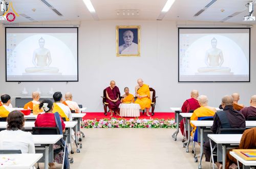 ภาพ No.313078:วันที่ 4 มีนาคม พ.ศ. 2559 หลวงพ่อทัตตชีโว รองเจ้าอาวาสวัดพระธรรมกาย ได้เมตตาถวายการต้อนรับปฏิสันถารพระอาคันตุกะจาก 19 ประเทศ ที่เดินทางมาร่วมงานวันมาฆบูชา ณ วัดพระธรรมกาย