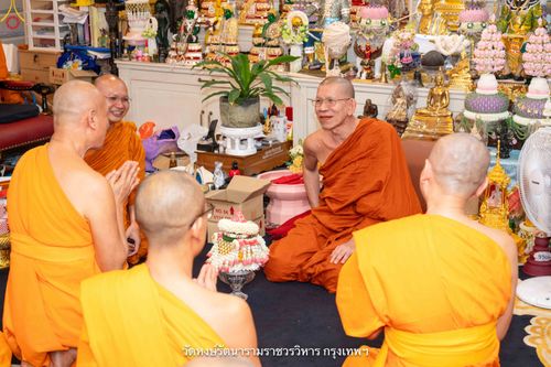 ภาพ No.342160:วันศุกร์ที่ 31 กรกฎาคม พ.ศ.2569 พระภิกษุวัดพระธรรมกาย ทำวัตรพระผู้ใหญ่เนื่องในวันเข้าพรรษา