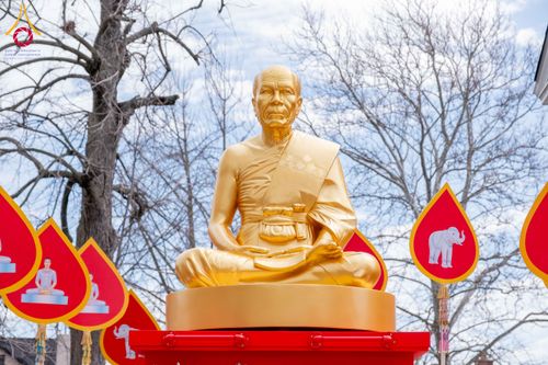 ภาพ No.319069:วันที่ 29 มีนาคม พ.ศ.2569 พิธีอัญเชิญรูปหล่อพระมงคลเทพมุนี (สด จนฺทสโร) ประดิษฐาน ณ ห้องปฏิบัติธรรม “มงคลรัตนโชติ”  วัดพระธรรมกายชิคาโก ประเทศสหรัฐอเมริกา