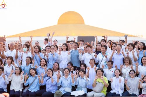 ภาพ No.322649:วันที่ 17 เมษายน พ.ศ.2569 การเรียงกล่องไทยธรรม เรียงน้ำดื่ม เรียงร่ม ณ ลานธรรมพระมหาธรรมกายเจดีย์ เพื่องานถวายมหาสังฆทาน 40,000 กว่าวัดทั่วประเทศ วันคุ้มครองโลก 22 เมษายน พ.ศ.2569 วัดพระธรรมกาย