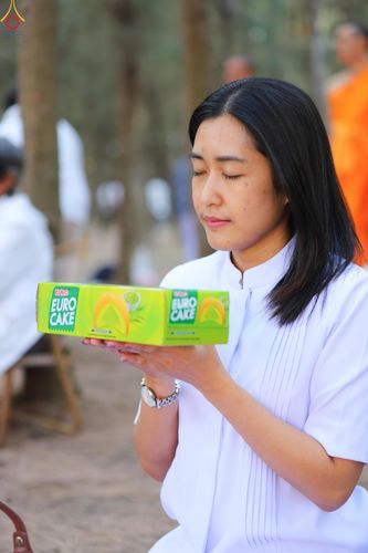 ภาพ No.289321:วันที่ 7 มกราคม พ.ศ. 2569 พิธีตักบาตรพระธรรมยาตรา ณ อนุสรณ์สถานลำดับที่ 1 สถานที่เกิดด้วยรูปกายเนื้อ อนุสรณ์สถานมหาวิหารพระมงคลเทพมุนี (โลตัสแลนด์) อ.สองพี่น้อง จ.สุพรรณบุรี ในโครงการธรรมยาตรา กตัญญูบูชา มหาปูชนียาจารย์ พระมงคลเทพมุนี(สด จนฺทสโร) พระผู้ป