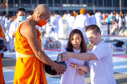 ภาพ No.68780:พิธีตักบาตรฉลองพระใหม่ วันที่ 1 มกราคม พ.ศ. 2566 ณ วัดพระธรรมกาย จ.ปทุมธานี