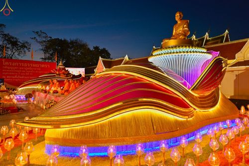 ภาพ No.73474:พิธีจุดประทีปถวายเป็นพุทธบูชา และบูชาธรรมมหาปูชนียาจารย์ ในโครงการธรรมยาตรากตัญญูบูชา มหาปูชนียาจารย์ พระมงคลเทพมุนี(สด จนฺทสโร) พระผู้ปราบมาร ปีที่ 11 ณ อนุสรณ์สถานลำดับที่ 4 สถานที่เกิดด้วยกายธรรม วัดโบสถ์ (บน) บางคูเวียง อ.บางกรวย จ.นนทบุรี วันที่ 21 