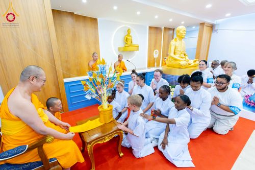 ภาพ No.313298:วันอาทิตย์ที่ 8 มีนาคม พ.ศ. 2569 พิธีสมโภชรูปเหมือนพระมงคลเทพมุนี (สด จนฺทสโร) และพิธีทอดผ้าป่าสามัคคีเพื่อสร้างวิหารพระมงคลเทพมุนี ณ วัดพุทธเคปทาวน์ ประเทศแอฟริกาใต้