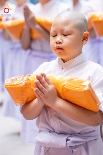 ภาพ No.286568:วันเสาร์ที่ 12 กรกฏาคม พ.ศ.2568 พิธีบรรพชาอุปสมบท  โครงการบรรพชาอุปสมบทหมู่ ธรรมทายาทนานาชาติ(ภาคภาษาจีน), โครงการบรรพชาสามเณร โรงเรียนนานาชาติ รุ่นที 14