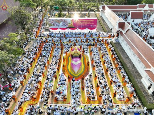 ภาพ No.72344:พิธีต้อนรับพระธรรมยาตรา ในโครงการธรรมยาตรากตัญญูบูชา มหาปูชนียาจารย์ พระมงคลเทพมุนี(สด จนฺทสโร) พระผู้ปราบมาร อนุสรณ์สถาน 7 แห่ง ปีที่ 11 วันที่ 18 มกราคม พ.ศ. 2566 ณ อนุสรณ์สถานลำดับที่ 4 สถานที่เกิดด้วยกายธรรม วัดโบสถ์ (บน) บางคูเวียง อ.บางกรวย จ.นนทบุ
