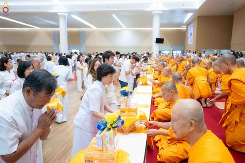 ภาพ No.343649:วันที่ 16 สิงหาคม พ.ศ.2569 พิธีถวายคิลานเภสัช และอุปกรณ์ทางการแพทย์ ณ ห้องแก้วสารพัดนึก2 วัดพระธรรมกาย