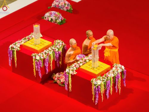 ภาพ No.83718:พิธีวางแผ่นจารึกชื่อและพิธีวางพวงมาลัยสักการะพระประธาน วันอาทิตย์ที่ 16 กรกฎาคม พ.ศ. 2566 ณ รัตนบัลลังก์ สภาธรรมกายสากล วัดพระธรรมกาย