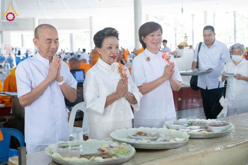 ภาพ No.310131:วันที่ 7 กุมภาพันธ์ พ.ศ. 2569 พิธีถวายภัตตาหารเมนูสวรรค์ เพื่อการบรรลุธรรม ณ หอฉันคุณยายอาจารย์ฯ วัดพระธรรมกาย