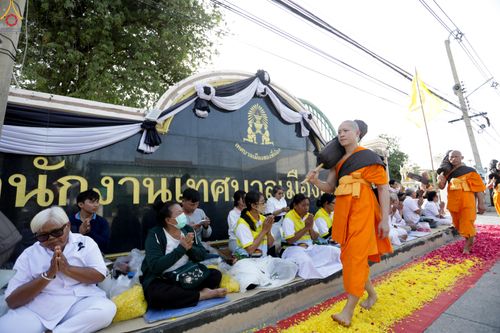 ภาพ No.287465:วันที่ 3 มกราคม พ.ศ. 2569 พิธีต้อนรับพระธรรมยาตรา ในโครงการธรรมยาตรา กตัญญูบูชา มหาปูชนียาจารย์ พระมงคลเทพมุนี(สด จนฺทสโร) พระผู้ปราบมาร อนุสรณ์สถาน 7 แห่ง ปีที่ 14 ณ อนุสรณ์สถานมหาวิหารพระมงคลเทพมุนี (โลตัสแลนด์) อ.สองพี่น้อง จ.สุพรรณบุรี