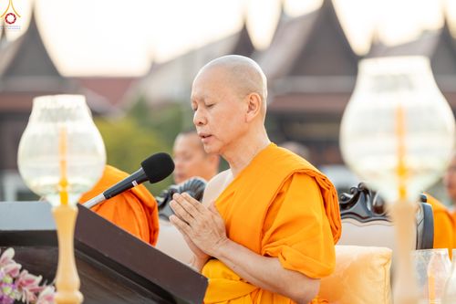 ภาพ No.293941:วันที่ 14 มกราคม พ.ศ. 2569 พิธีจุดประทีปถวายเป็นพุทธบูชา และบูชาธรรมมหาปูชนียาจารย์  ณ วัดสองพี่น้อง ต.ต้นตาล อ.สองพี่น้อง จ.สุพรรณบุรี ในโครงการธรรมยาตรา กตัญญูบูชา มหาปูชนียาจารย์ พระมงคลเทพมุนี(สด จนฺทสโร) พระผู้ปราบมาร อนุสรณ์สถาน 7 แห่ง ปีที่ 14