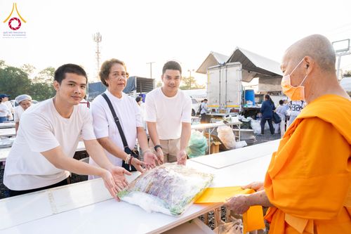 ภาพ No.296694:วันที่ 18 มกราคม พ.ศ. 2569 พิธีถวายภัตตาหารเป็นสังฆทาน แด่พระธรรมยาตรา ณ วัดโบสถ์บน ต.บางคูเวียง จ.นนทบุรี อนุสรณ์สถานลำดับที่ 4 สถานที่เกิดด้วยกายธรรม ในโครงการธรรมยาตรา กตัญญูบูชา มหาปูชนียาจารย์ พระมงคลเทพมุนี(สด จนฺทสโร) พระผู้ปราบมาร อนุสรณ์สถาน 7 แ