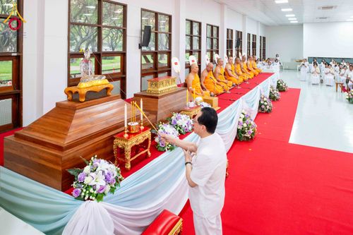 ภาพ No.315331:วันอังคารที่ 24 มีนาคม พ.ศ. 2569 พิธีบำเพ็ญกุศล คุณพ่อณรงค์ จินตมากุล  สิริอายุ 99 ปี 11 เดือน โยมบิดา พระครูปลัดรัตนวีรวัฒน์ (รังสฤษดิ์ อิทฺธิจินตโก) ที่ปรึกษาเจ้าคณะจังหวัดปทุมธานี เจ้าอาวาสวัดพระธรรมกาย  ณ ห้องปลูกศรัทธา 2 วัดพระธรรมกาย ปทุมธานี