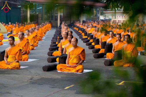 ภาพ No.297320:วันที่ 15 มกราคม พ.ศ.2569 พระธรรมยาตราปฏิบัติธรรมและถ่ายภาพหมู่ประวัติศาสตร์ อนุสรณ์สถานลำดับที่ 4 สถานที่เกิดด้วยกายธรรม  ณ วัดโบสถ์บน ต.บางคูเวียง จ.นนทบุรี ในโครงการธรรมยาตรา กตัญญูบูชา มหาปูชนียาจารย์ พระมงคลเทพมุนี(สด จนฺทสโร) พระผู้ปราบมาร อนุสรณ์ส