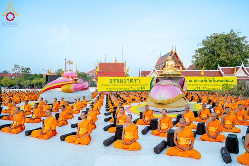 ภาพ No.294636:วันอาทิตย์ที่ 14 ธันวาคม พ.ศ.2568 พระธรรมยาตราปฏิบัติธรรมและถ่ายภาพหมู่ประวัติศาสตร์ ณ วัดสองพี่น้อง ต.ต้นตาล อ.สองพี่น้อง จ.สุพรรณบุรี ในโครงการธรรมยาตรา กตัญญูบูชา มหาปูชนียาจารย์ พระมงคลเทพมุนี(สด จนฺทสโร) พระผู้ปราบมาร อนุสรณ์สถาน 7 แห่ง ปีที่ 14