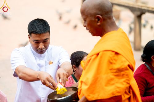 ภาพ No.317268:วันอังคารที่ 31 มีนาคม พ.ศ.2569 จาริกบิณฑบาตแห่งศรัทธา จากวัดอเชศวรสู่สี่แยกปาตันและวัดศรี ประเทศเนปาล