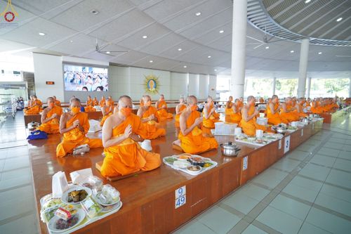 ภาพ No.72786:พิธีเจริญพระพุทธมนต์ และถวายภัตตาหารเป็นสังฆทาน เนื่องในวันคล้ายวันเกิด ครบรอบ 114 ปี คุณยายอาจารย์มหารัตนอุบาสิกาจันทร์ ขนนกยูง วันที่ 19 มกราคม พ.ศ. 2566 ณ หอฉันคุณยายอาจารย์ฯ วัดพระธรรมกาย จ.ปทุมธานี