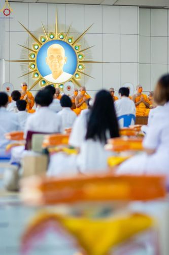 ภาพ No.75426:พิธีสวดพระพุทธมนต์และถวายภัตตาหารเป็นสังฆทาน เนื่องในวันมหาปูชนียาจารย์ วันที่ 3 กุมภาพันธ์ พ.ศ. 2565 ณ วัดพระธรรมกาย อ.คลองหลวง จ.ปทุมธานี