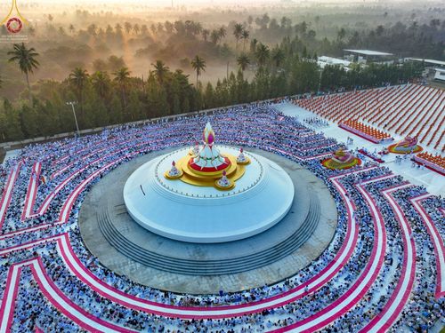 ภาพ No.70507:พิธีตักบาตรพระธรรมยาตราฯ ในโครงการธรรมยาตรากตัญญูบูชา มหาปูชนียาจารย์ พระมงคลเทพมุนี(สด จนฺทสโร) พระผู้ปราบมาร ปีที่ 11 ณ อนุสรณ์สถานลำดับที่ 2 สถานที่ตั้งมโนปณิธานบวชตลอดชีวิต อนุสรณ์สถานคลองบางนางแท่น อ.สามพราน จ.นครปฐม วันที่ 14 มกราคม พ.ศ. 2566