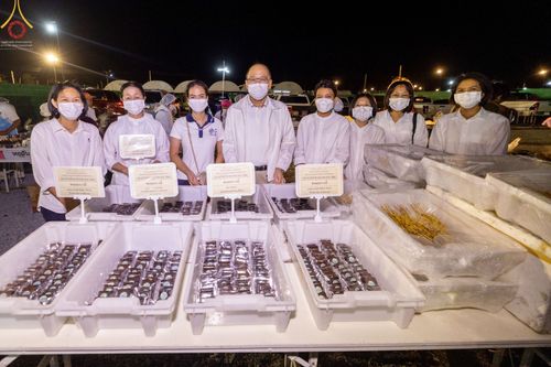 ภาพ No.74589:พิธีถวายภัตตาหารเป็นสังฆทาน แด่คณะพระธรรมยาตราฯ ในโครงการธรรมยาตรากตัญญูบูชา มหาปูชนียาจารย์ พระมงคลเทพมุนี(สด จนฺทสโร) พระผู้ปราบมาร อนุสรณ์สถาน 7 แห่ง ปีที่ 11 วันที่ 28 มกราคม พ.ศ. 2566