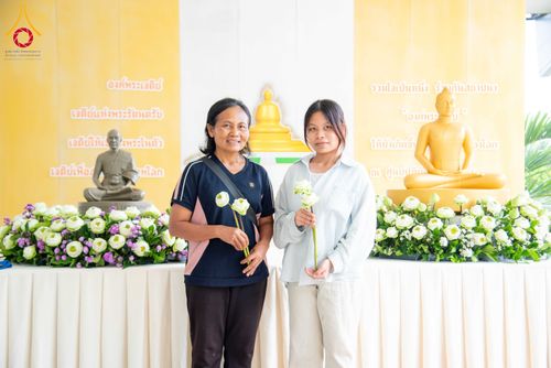 ภาพ No.321777:วันที่ 12 เมษายน พ.ศ.2569 ตักบาตรสงกรานต์ฉลองสามเณรใหม่  ณ ศูนย์ปฏิบัติธรรมระยอง(บ้านช่องลม)