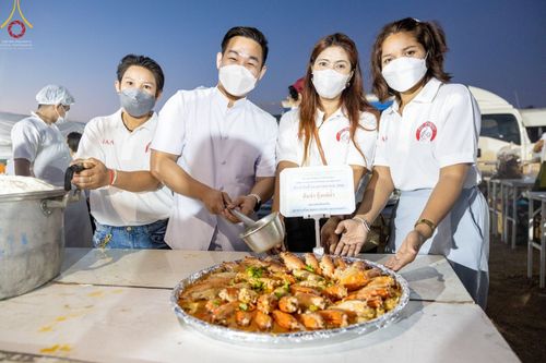 ภาพ No.71143:พิธีถวายภัตตาหารเป็นสังฆทาน แด่คณะพระธรรมยาตราฯ ในโครงการธรรมยาตราฯ ปีที่ 11 ณ อนุสรณ์สถานคลองบางนางแท่น อ.สามพราน จ.นครปฐม วันที่ 14 มกราคม พ.ศ. 2566