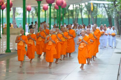 ภาพ No.328324:วันเสาร์ที่ 2 พฤษภาคม พ.ศ.2569 พิธีอุปสมบทสามเณรเตรียม DCI รุ่นที่ 23 ณ อุโบสถพระไตรปิฎก วัดพระธรรมกาย จังหวัดปทุมธานี