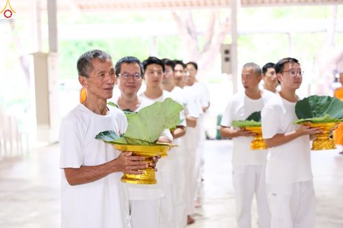 ภาพ No.338255:วันอาทิตย์ที่ 5 กรกฎาคม พศ.2569 พิธีตัดปอยผมธรรมทายาทนานาชาติ IDOP รุ่นที่ 21 จากประเทศจีน มาเลเซีย สิงคโปร์ และไต้หวัน ณ โถงช้าง วัดพระธรรมกาย
