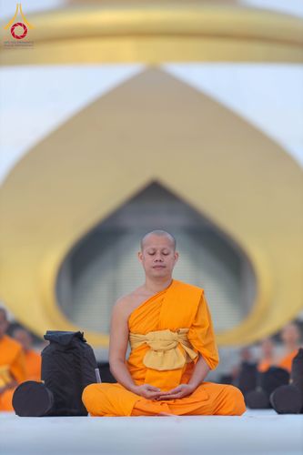ภาพ No.299758:วันที่ 19 มกราคม พ.ศ.2569 พระธรรมยาตราปฏิบัติธรรมและถ่ายภาพหมู่ประวัติศาสตร์ ณ อนุสรณ์สถานลำดับที่ 5 สถานที่เผยแผ่วิชชาธรรมกายครั้งแรก  อนุสรณ์สถานบางปลาวัดบางปลา อ.บางเลน จ.นครปฐม ในโครงการธรรมยาตรา กตัญญูบูชา มหาปูชนียาจารย์ พระมงคลเทพมุนี(สด จนฺทสโร) 