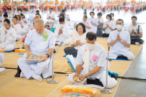 ภาพ No.105545:พิธีถวายภัตตาหารเป็นสังฆทาน แด่คณะพระธรรมยาตราฯ ในโครงการธรรมยาตรากตัญญูบูชา มหาปูชนียาจารย์ พระมงคลเทพมุนี(สด จนฺทสโร) พระผู้ปราบมาร อนุสรณ์สถาน 7 แห่ง ปีที่ 12 วันที่ 3 มกราคม พ.ศ. 2567 ณ สภาธรรมกายสากล วัดพระธรรมกาย