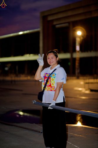 ภาพ No.326937:วันที่ 1 พฤษภาคม พ.ศ.2569 พระภิกษุ สามเณร เจ้าหน้าที่ สาธุชน ร่วมกันเก็บงาน ณ ลานธรรม วัดพระธรรมกาย