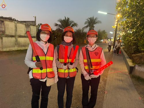 ภาพ No.300679:ภาพเบื้องหลังอาสาสมัครรวมใจ ชุดที่ 3 ในโครงการธรรมยาตรา กตัญญูบูชา มหาปูชนียาจารย์ พระมงคลเทพมุนี(สด จนฺทสโร) พระผู้ปราบมาร อนุสรณ์สถาน 7 แห่ง ปีที่ 14