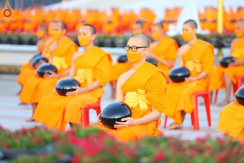 ภาพ No.68675:พิธีตักบาตรฉลองพระใหม่ วันที่ 1 มกราคม พ.ศ. 2566 ณ วัดพระธรรมกาย จ.ปทุมธานี